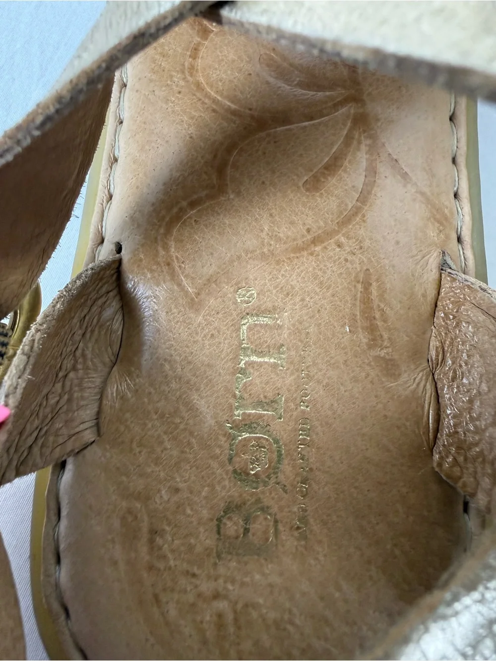 Born | F25510 | Metallic Gold Leather Crisscross Sandals | Ankle Strap | Size 7